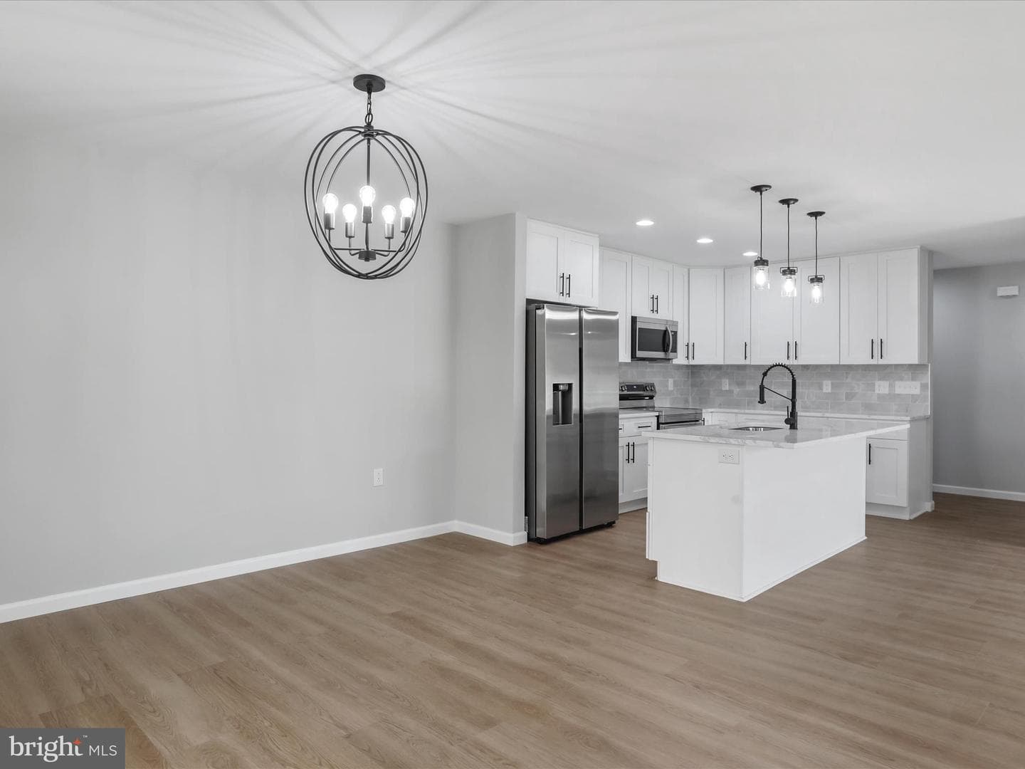 602 W Spring Street photo 25