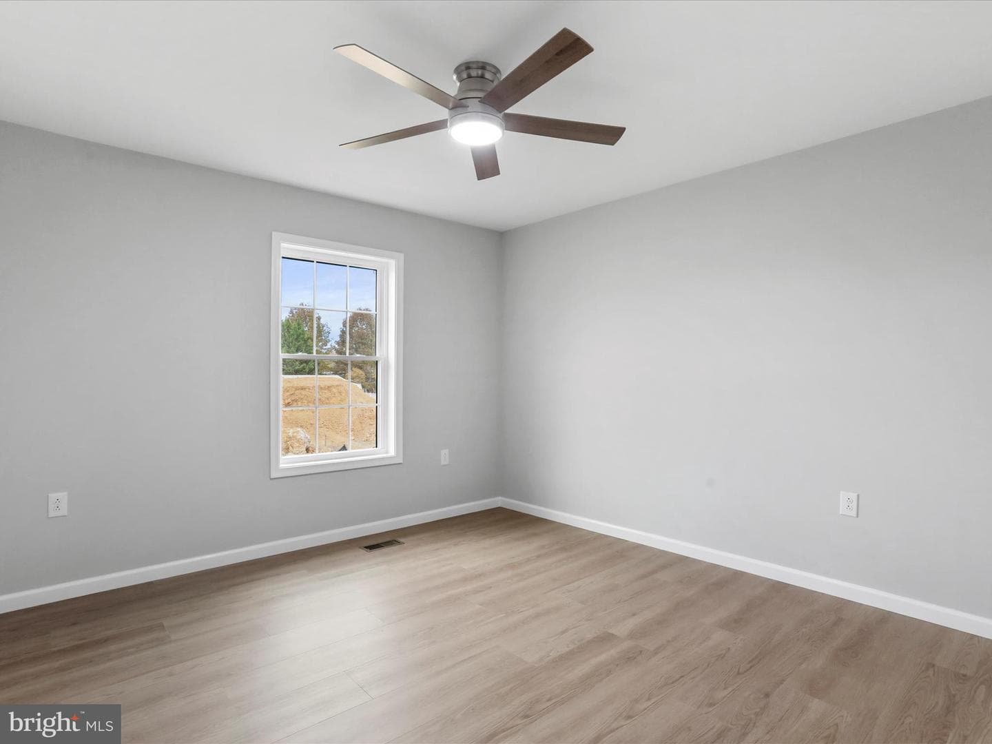 602 W Spring Street photo 4
