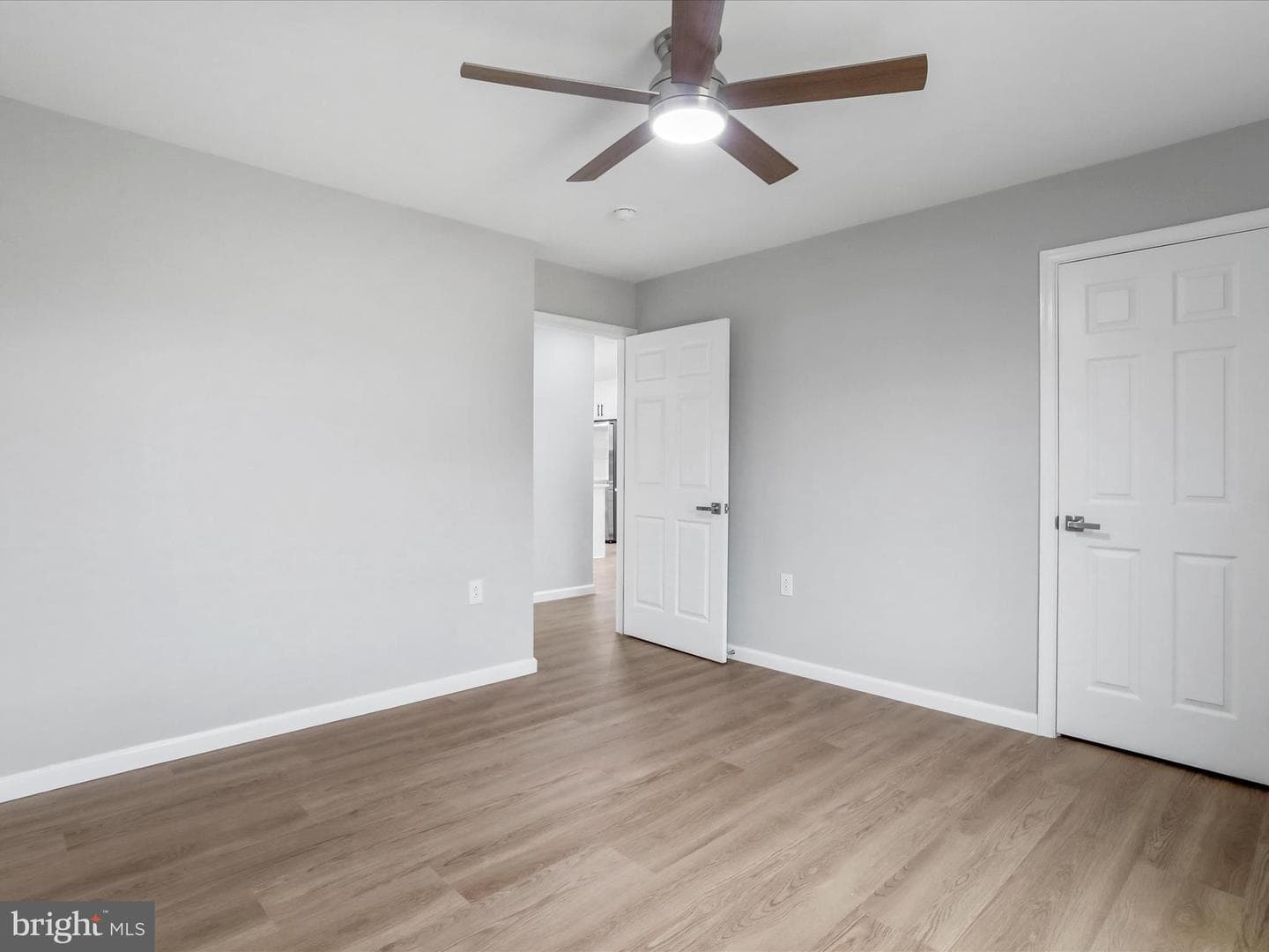 602 W Spring Street photo 5