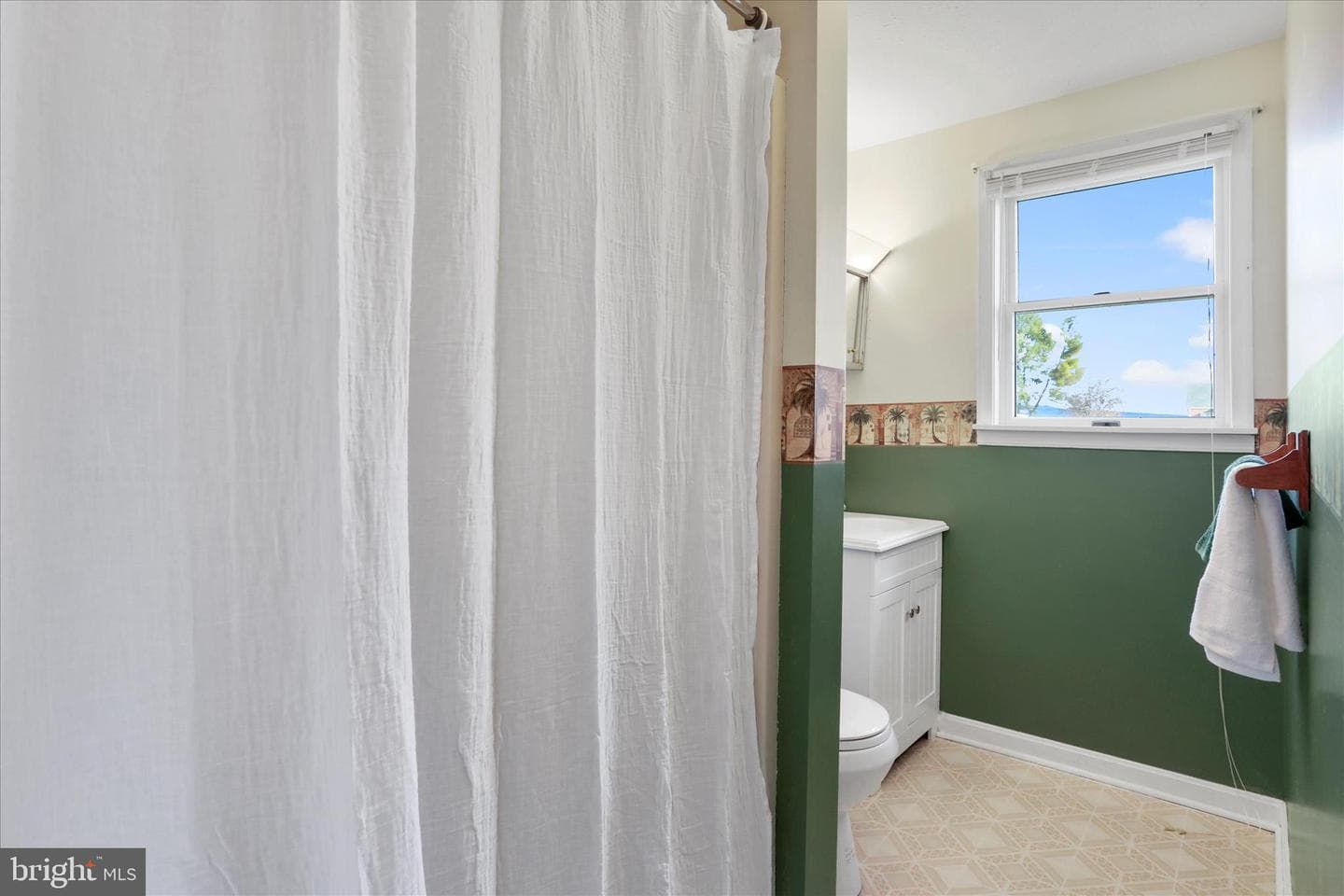 80 Honeysuckle Avenue photo 14