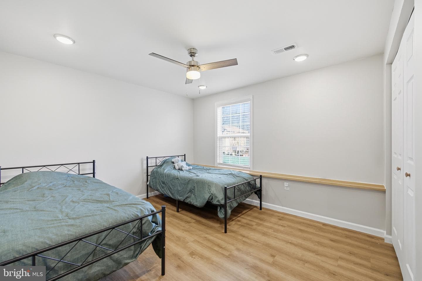 558 Great Oak Court photo 26