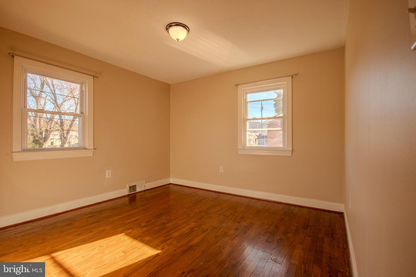 219 Virginia Street photo 9