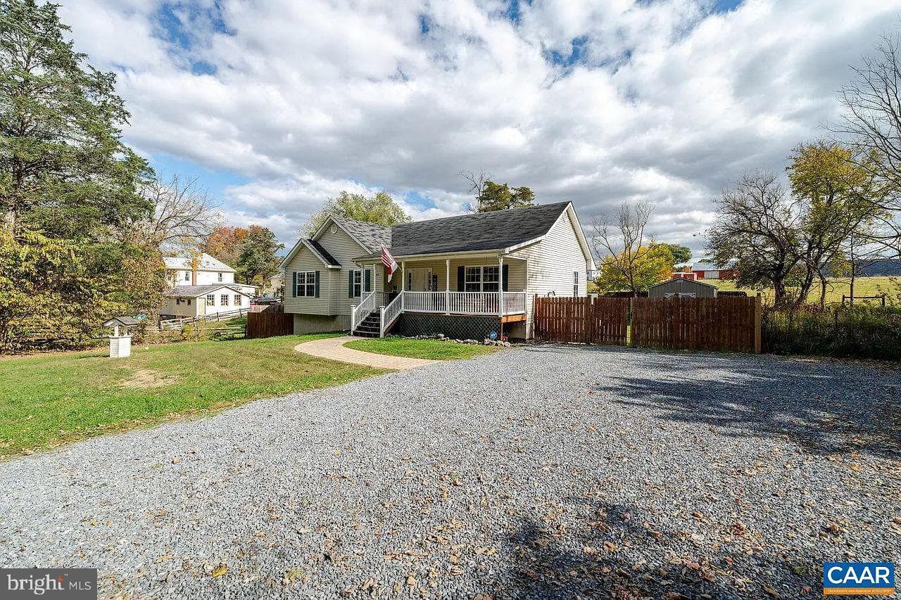 61 Golden Maple Lane photo 4