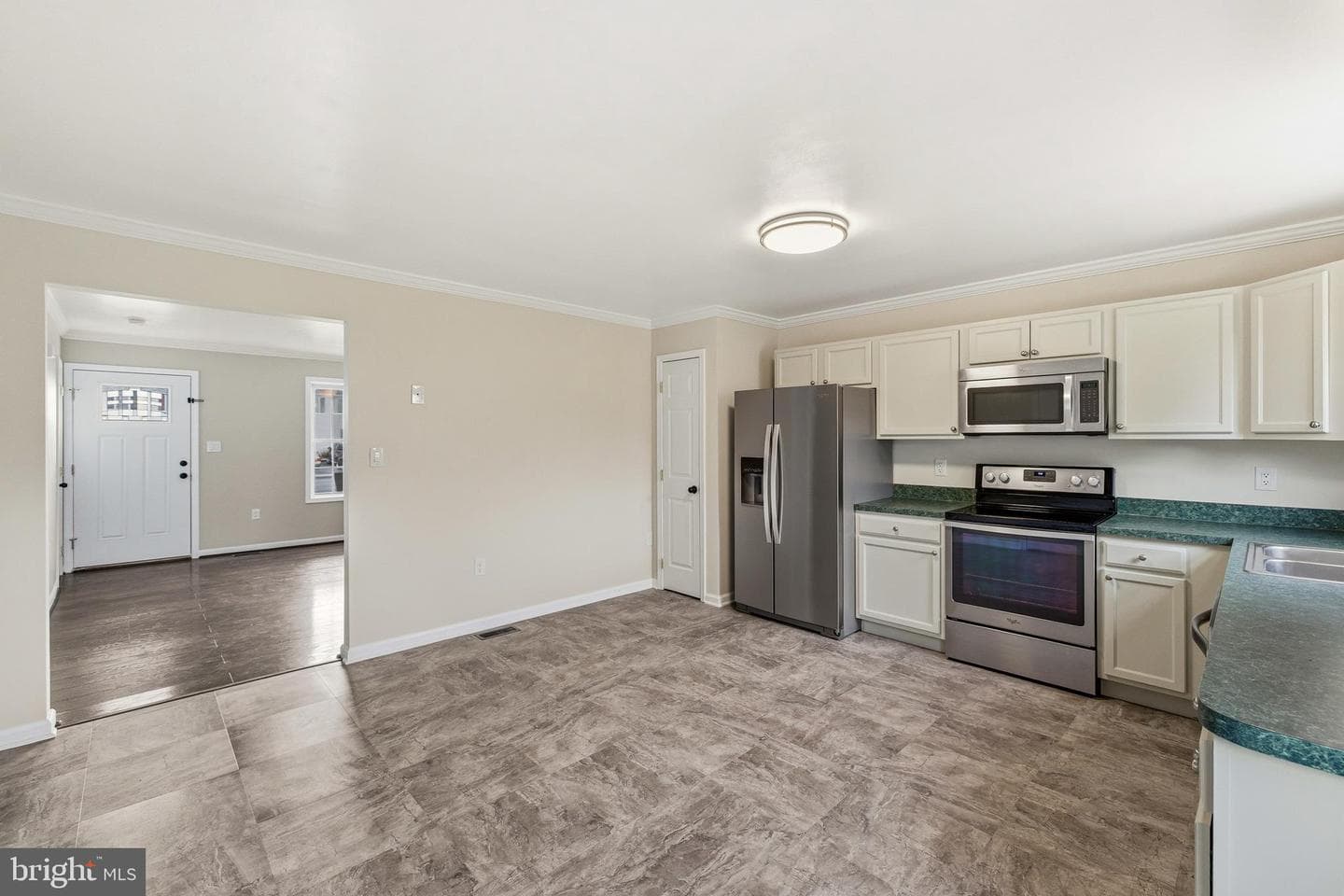 102 Kadies Lane photo 3