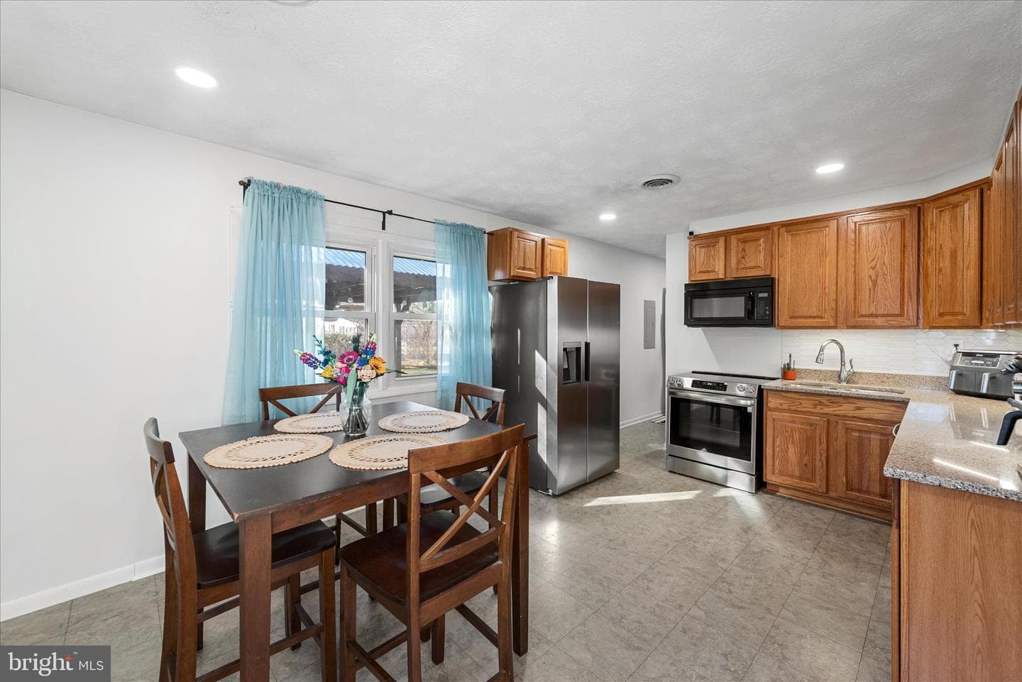 557 Ash Street photo 10