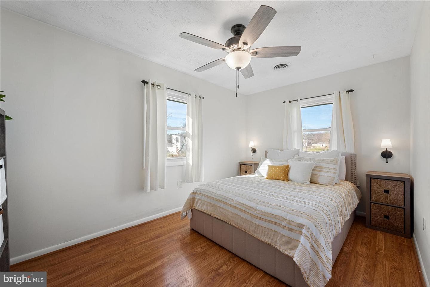 557 Ash Street photo 17