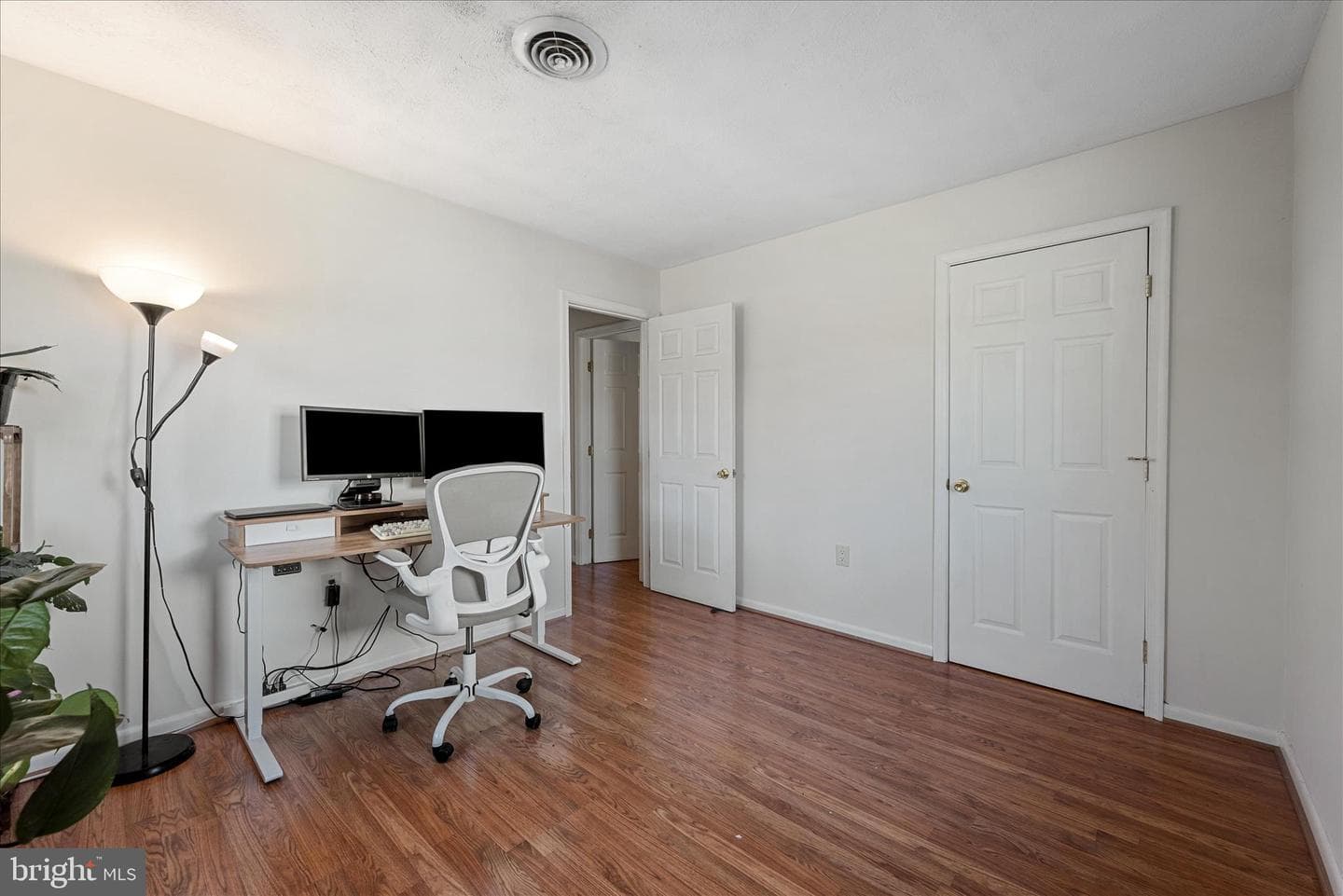 557 Ash Street photo 22
