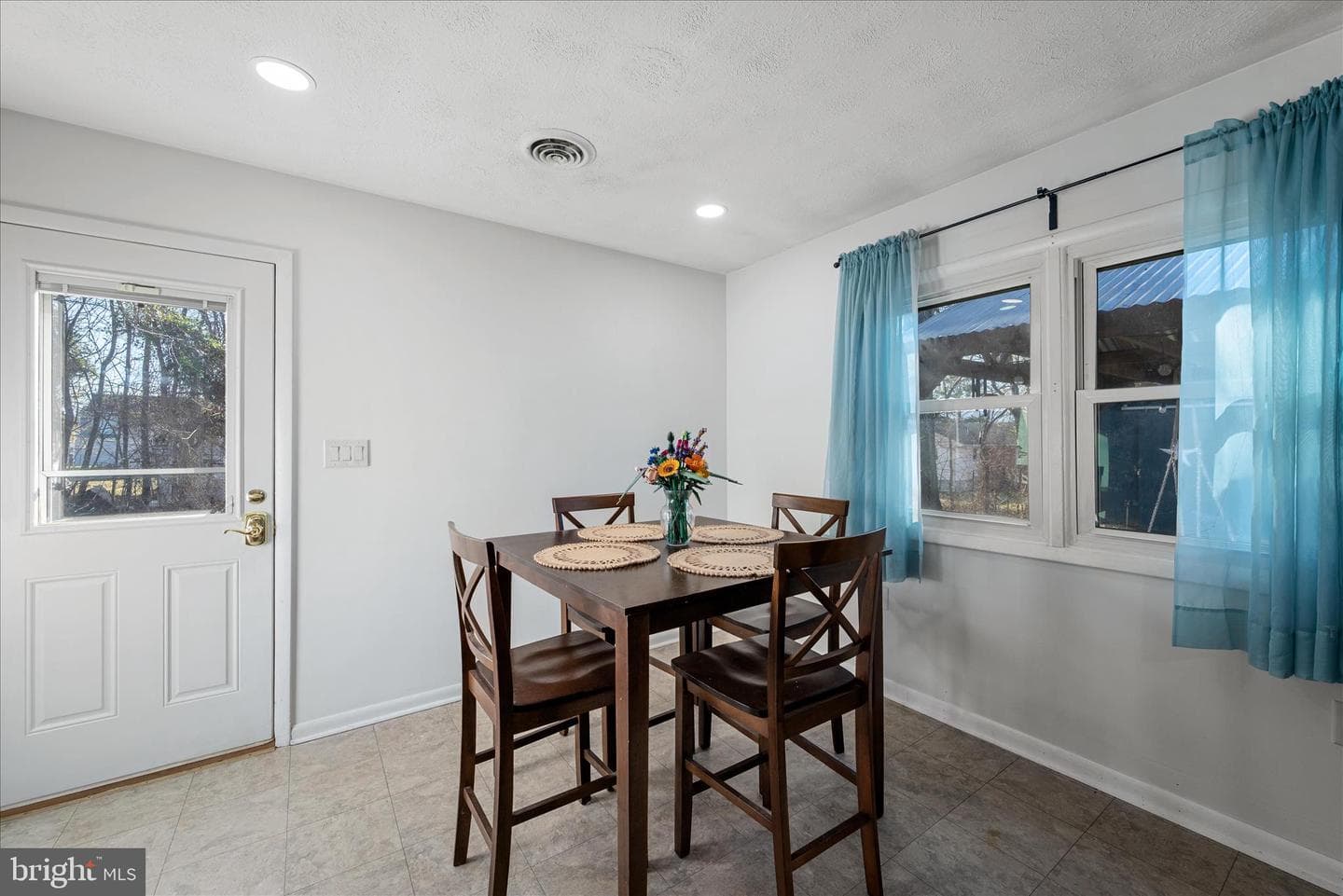 557 Ash Street photo 9
