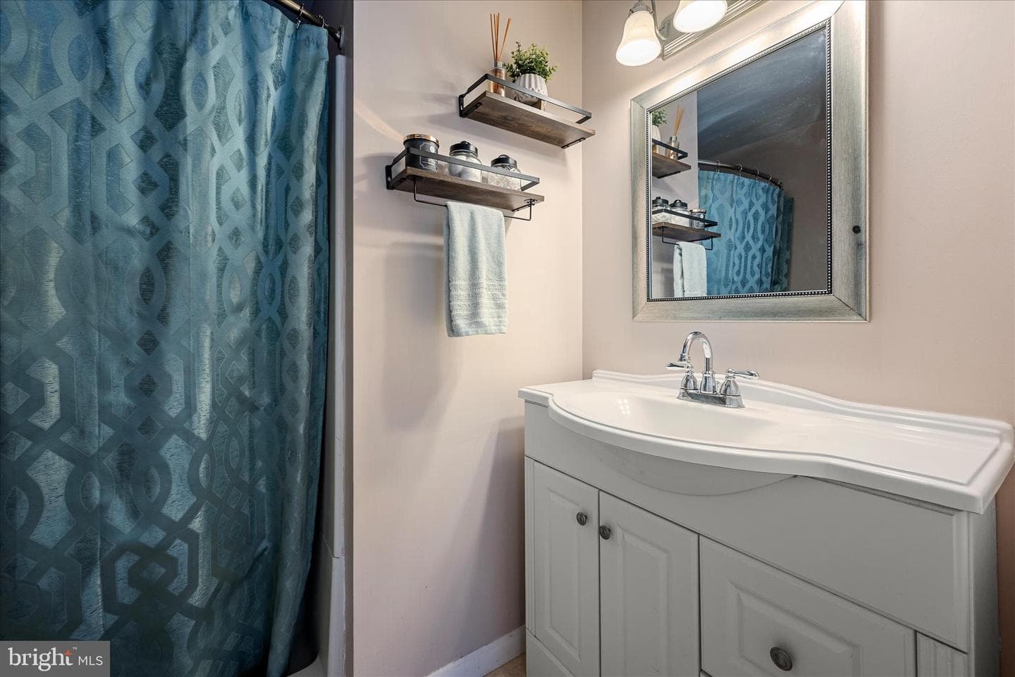 95 Cecelia Street photo 33