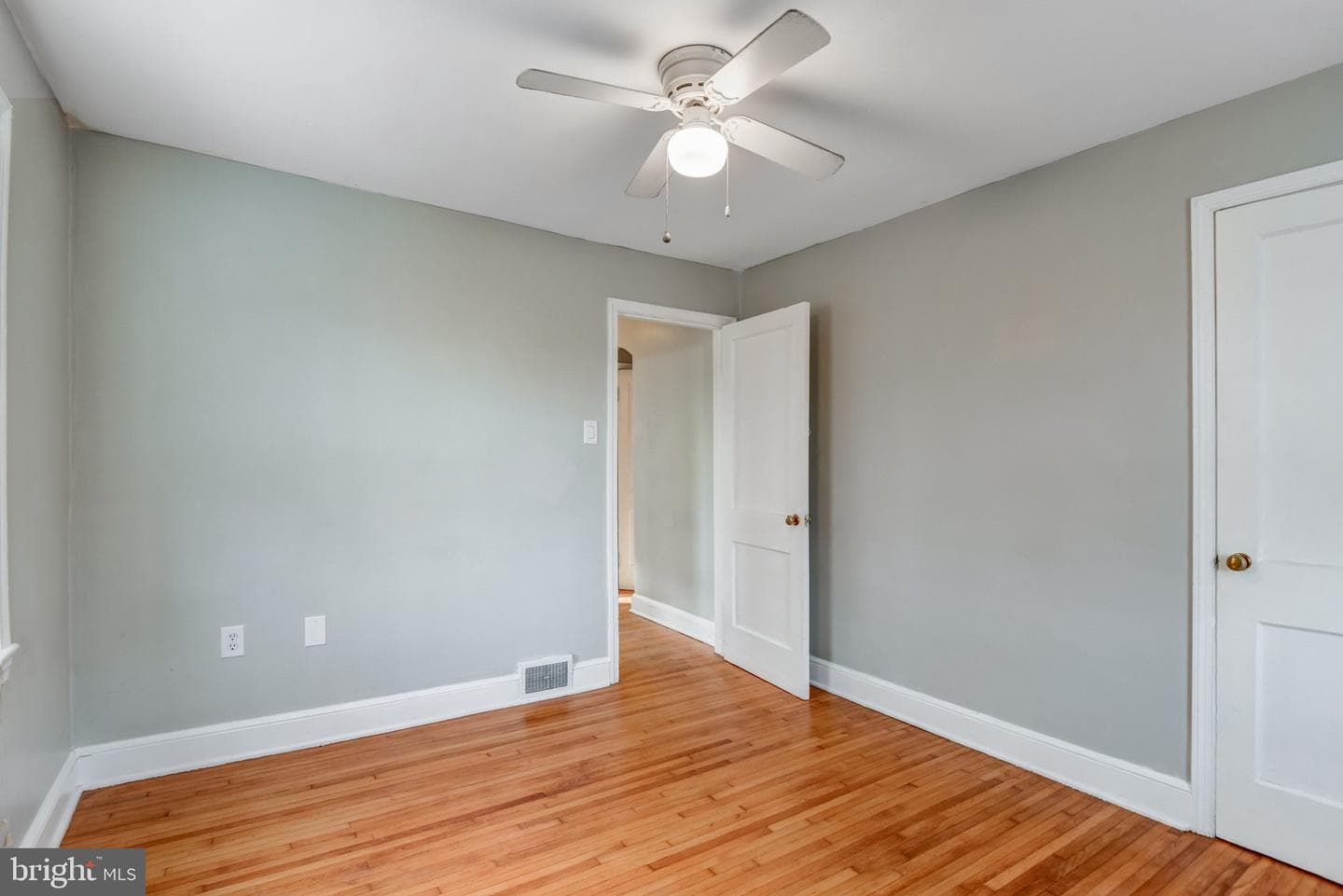 517 W King Street photo 14