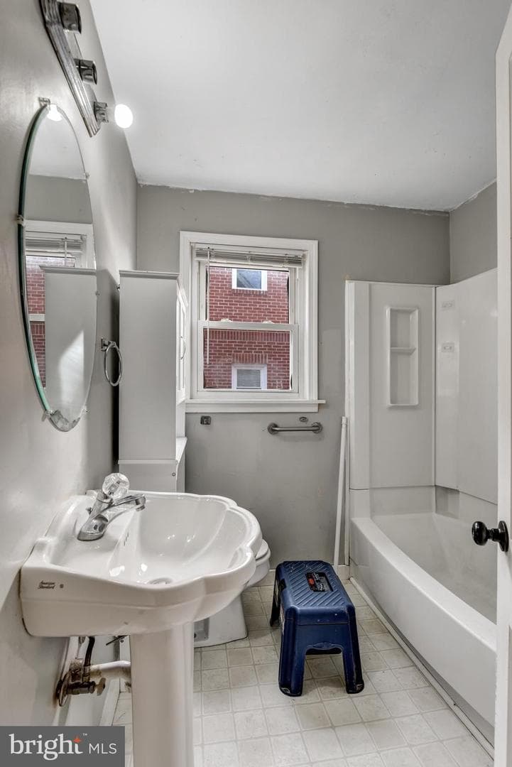 517 W King Street photo 16