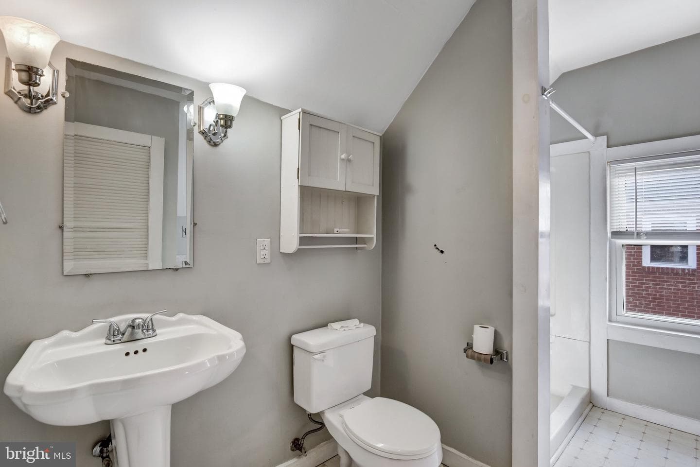 517 W King Street photo 19