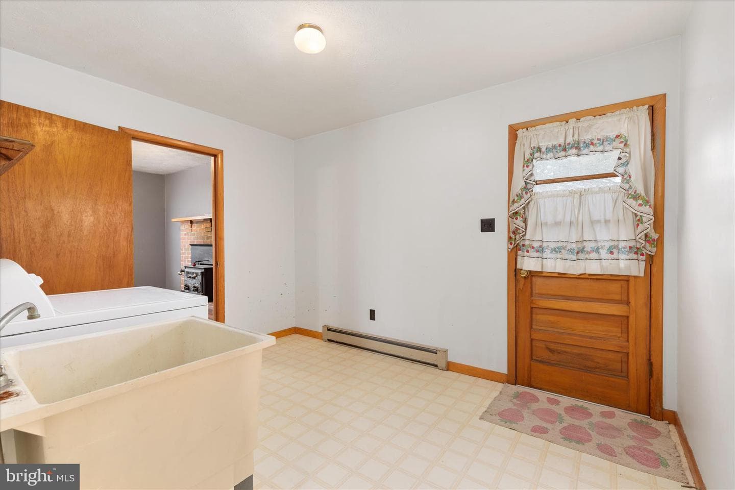2021 Fairview Road photo 17