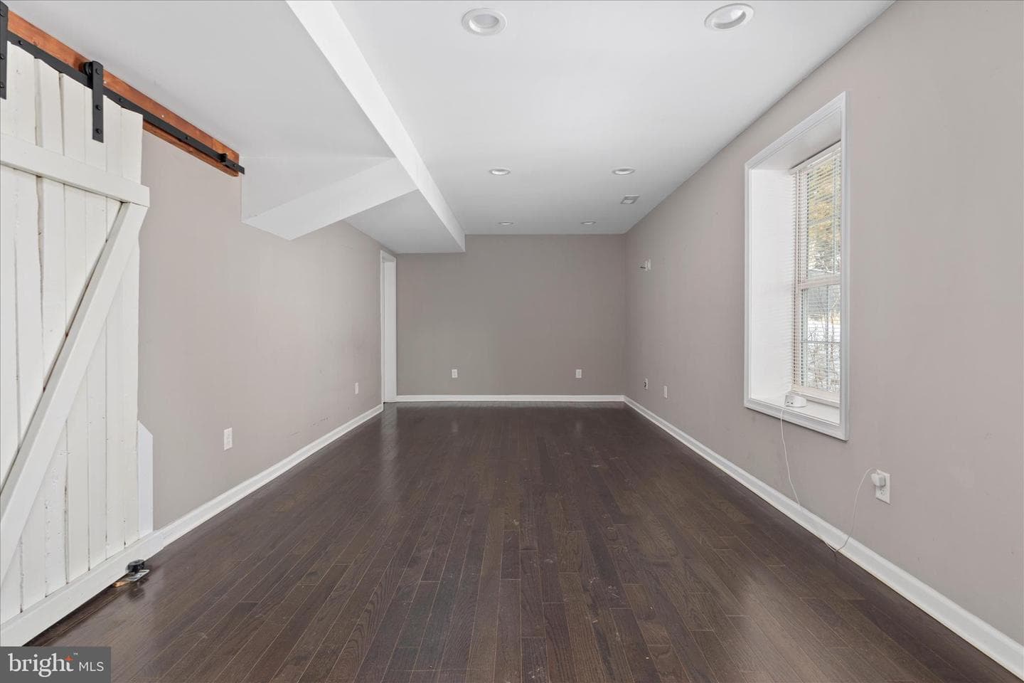 318 Newman Street photo 27