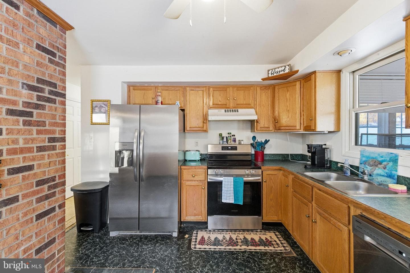 99 Laurel Lane photo 6