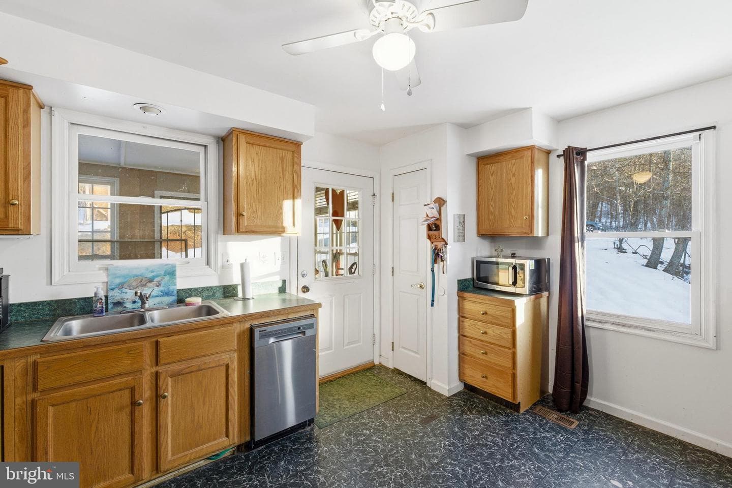 99 Laurel Lane photo 7