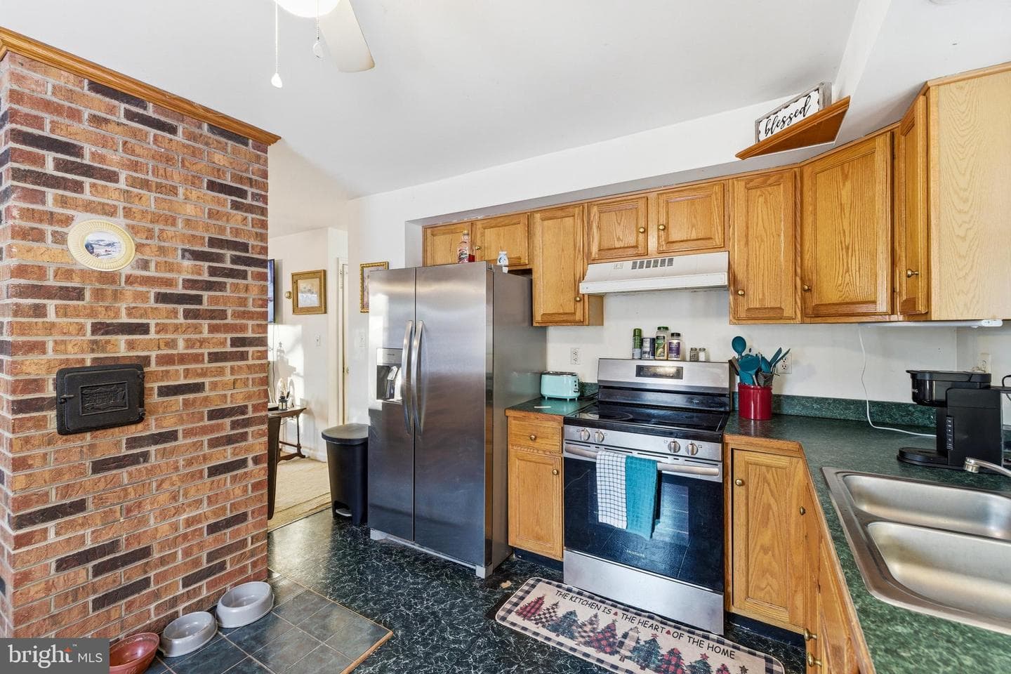 99 Laurel Lane photo 8