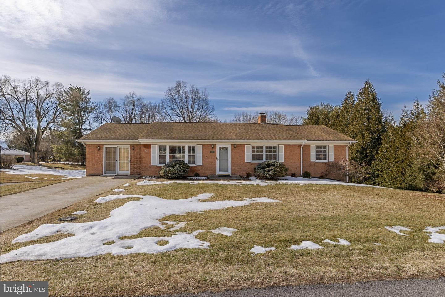 623 W Spring Street photo 1