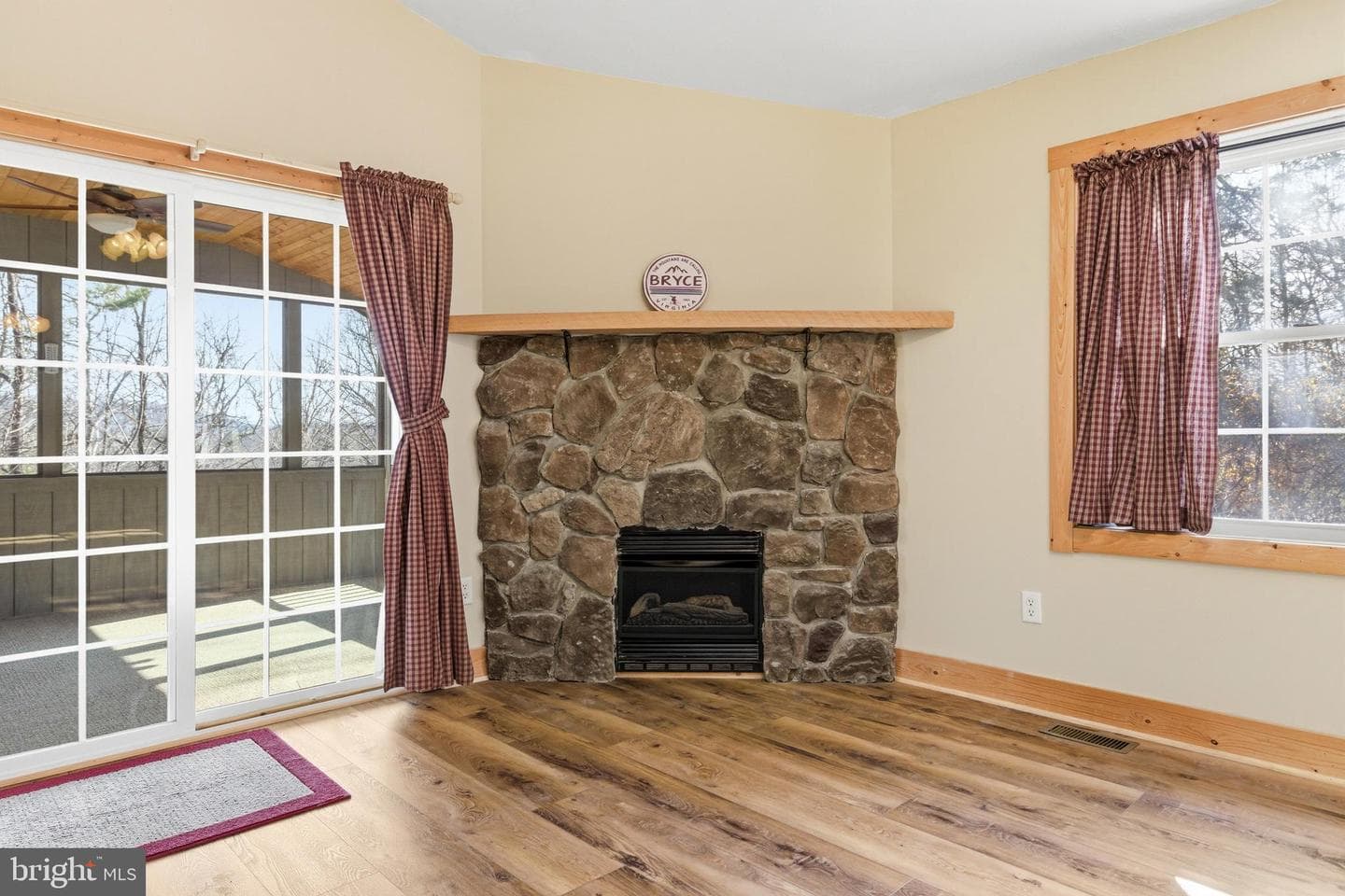 86 Maple Avenue photo 10