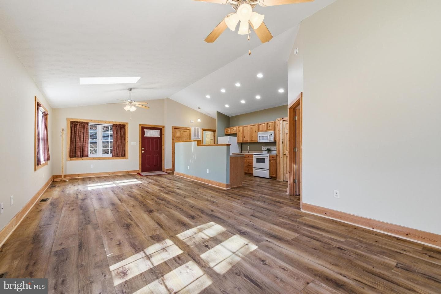 86 Maple Avenue photo 3
