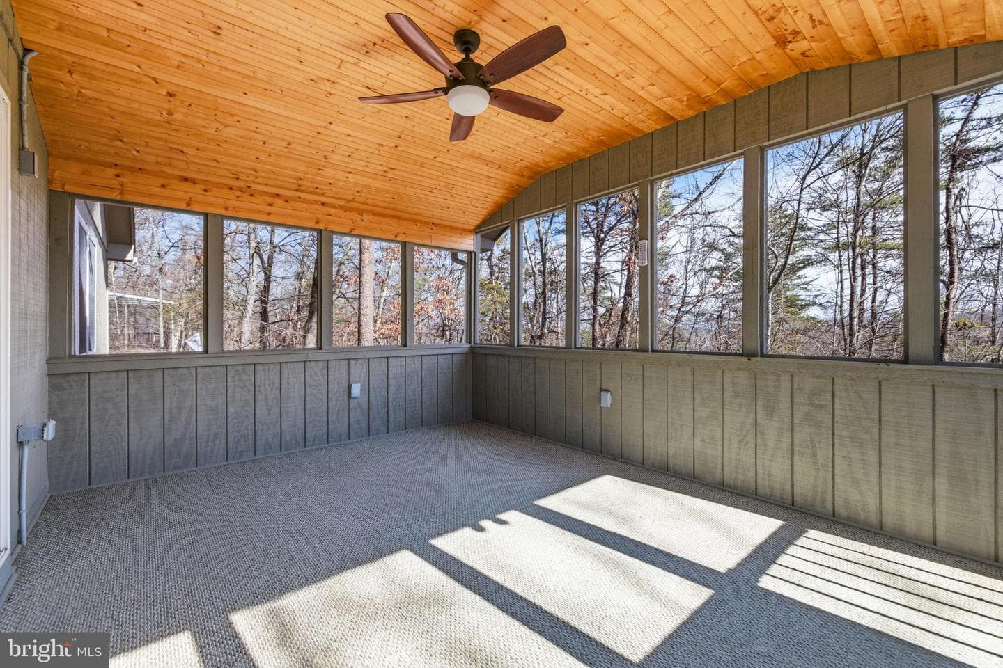 86 Maple Avenue photo 32