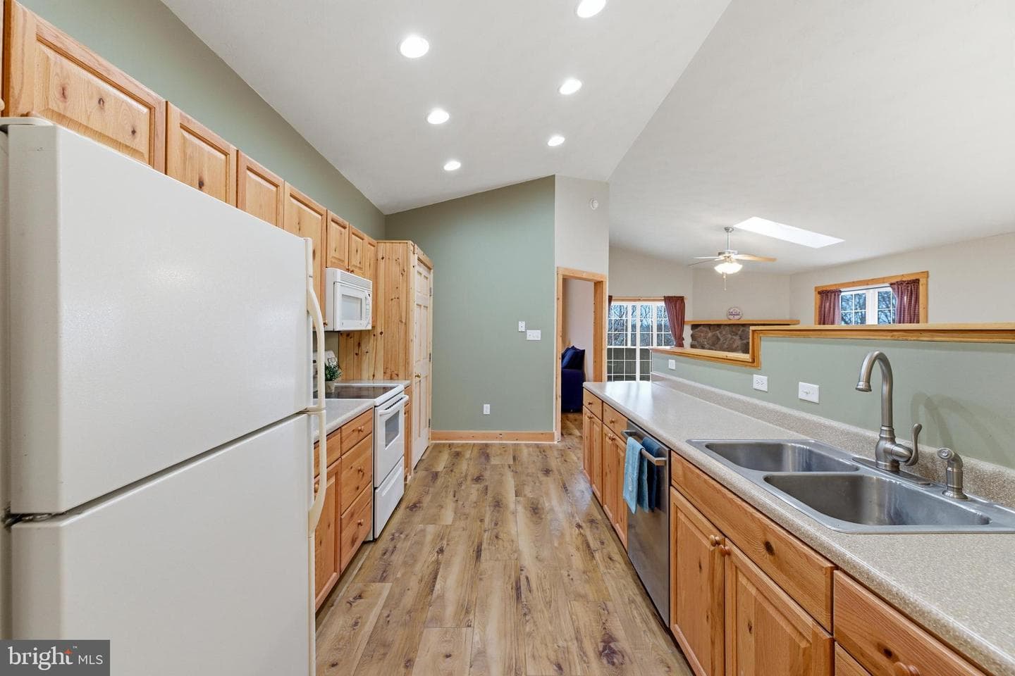 86 Maple Avenue photo 6