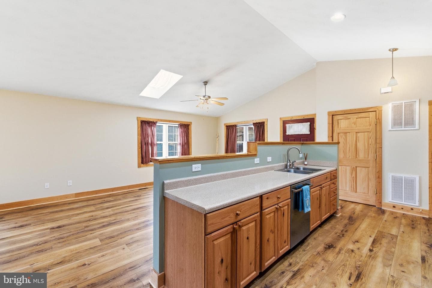 86 Maple Avenue photo 7