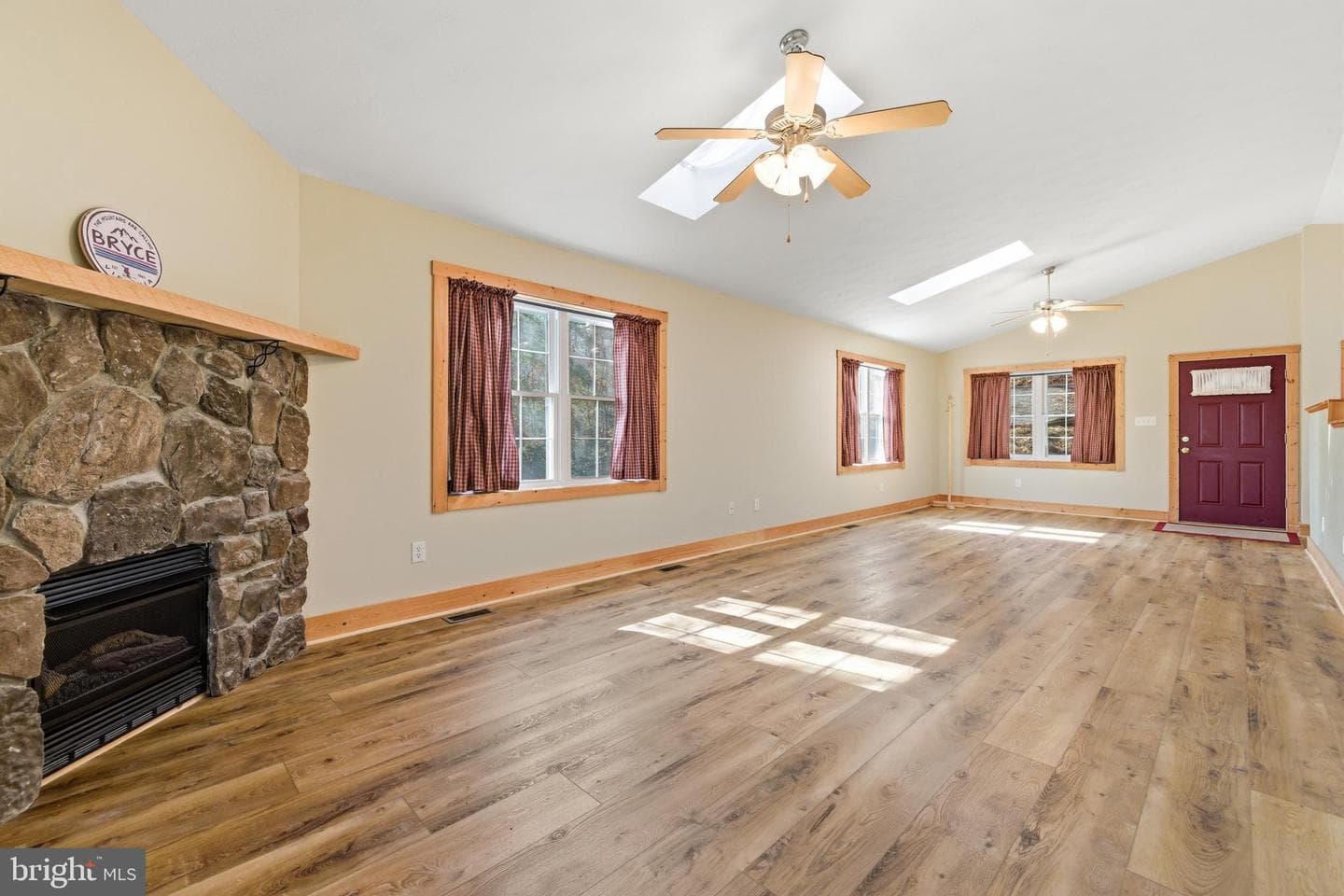 86 Maple Avenue photo 9