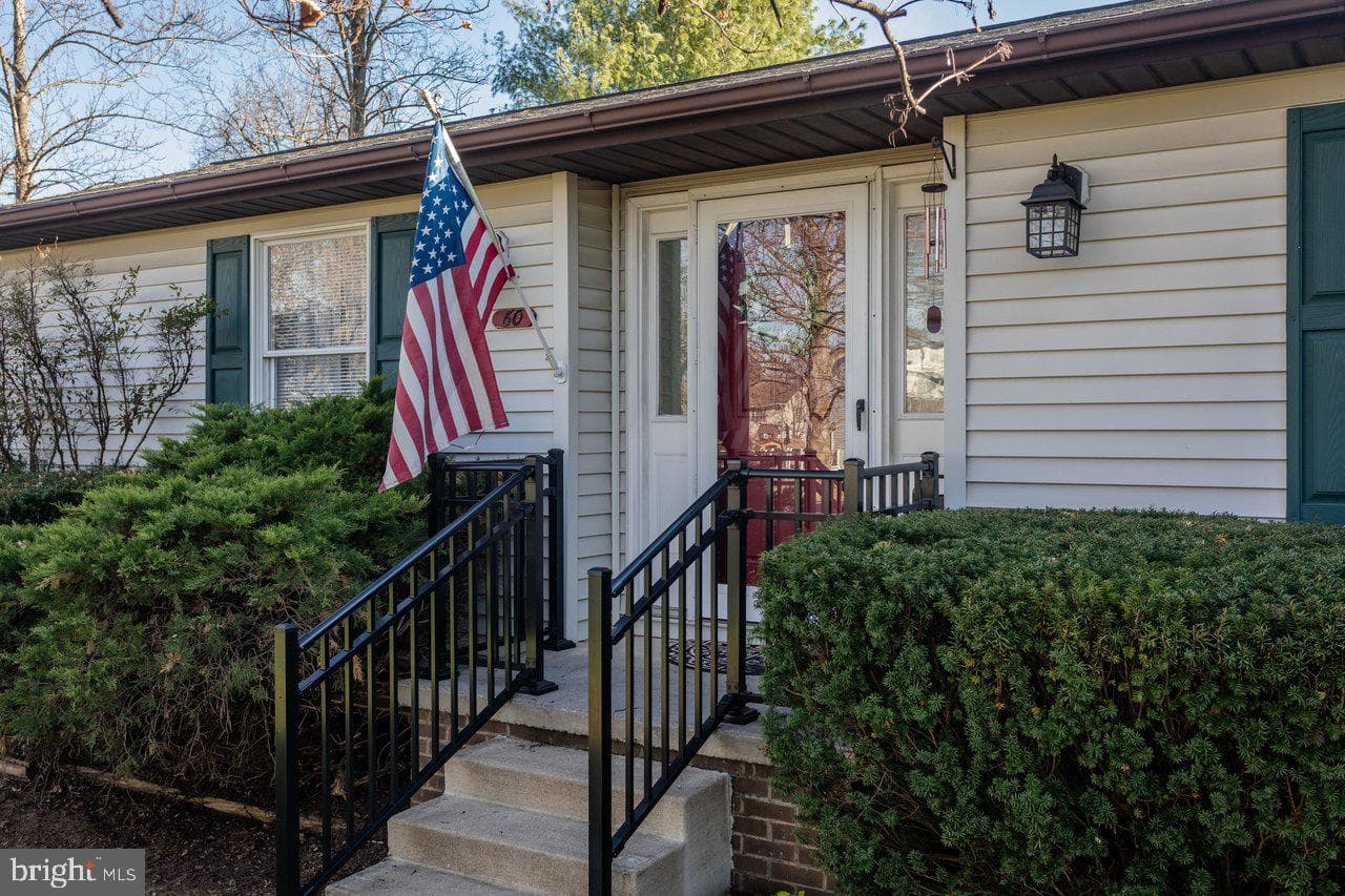60 Marguerite Drive photo 2