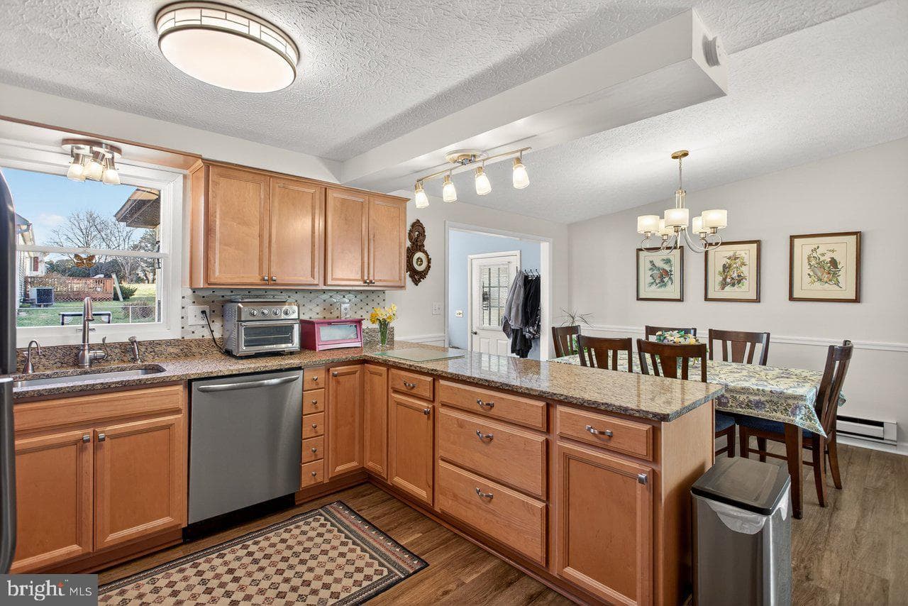 60 Marguerite Drive photo 23