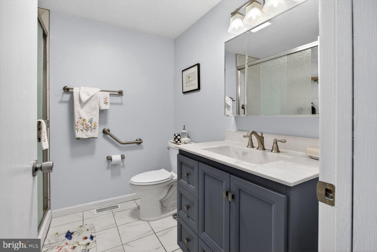 60 Marguerite Drive photo 36