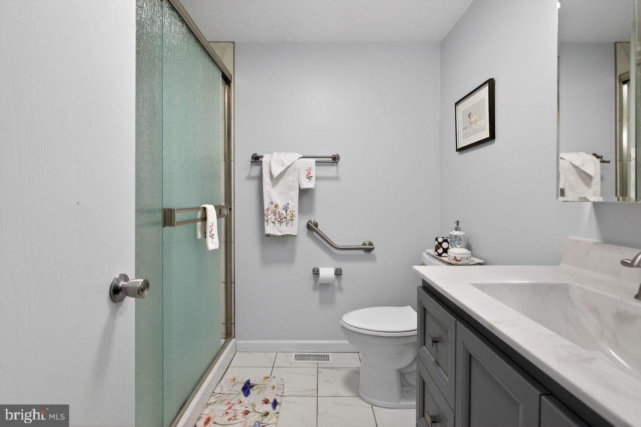60 Marguerite Drive photo 37