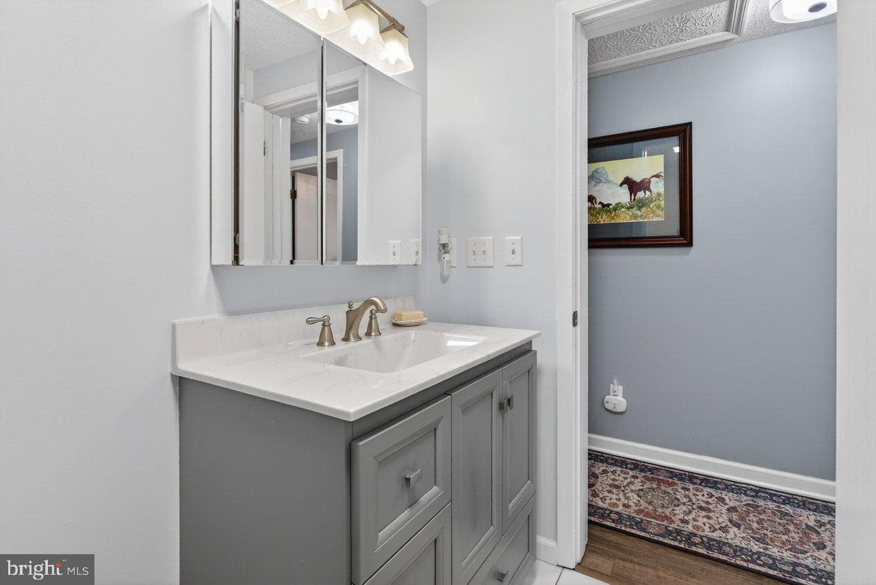 60 Marguerite Drive photo 38