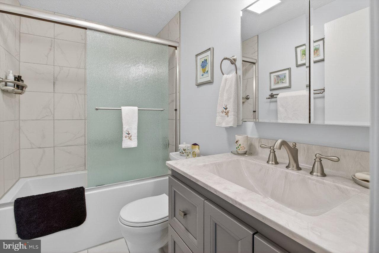 60 Marguerite Drive photo 42