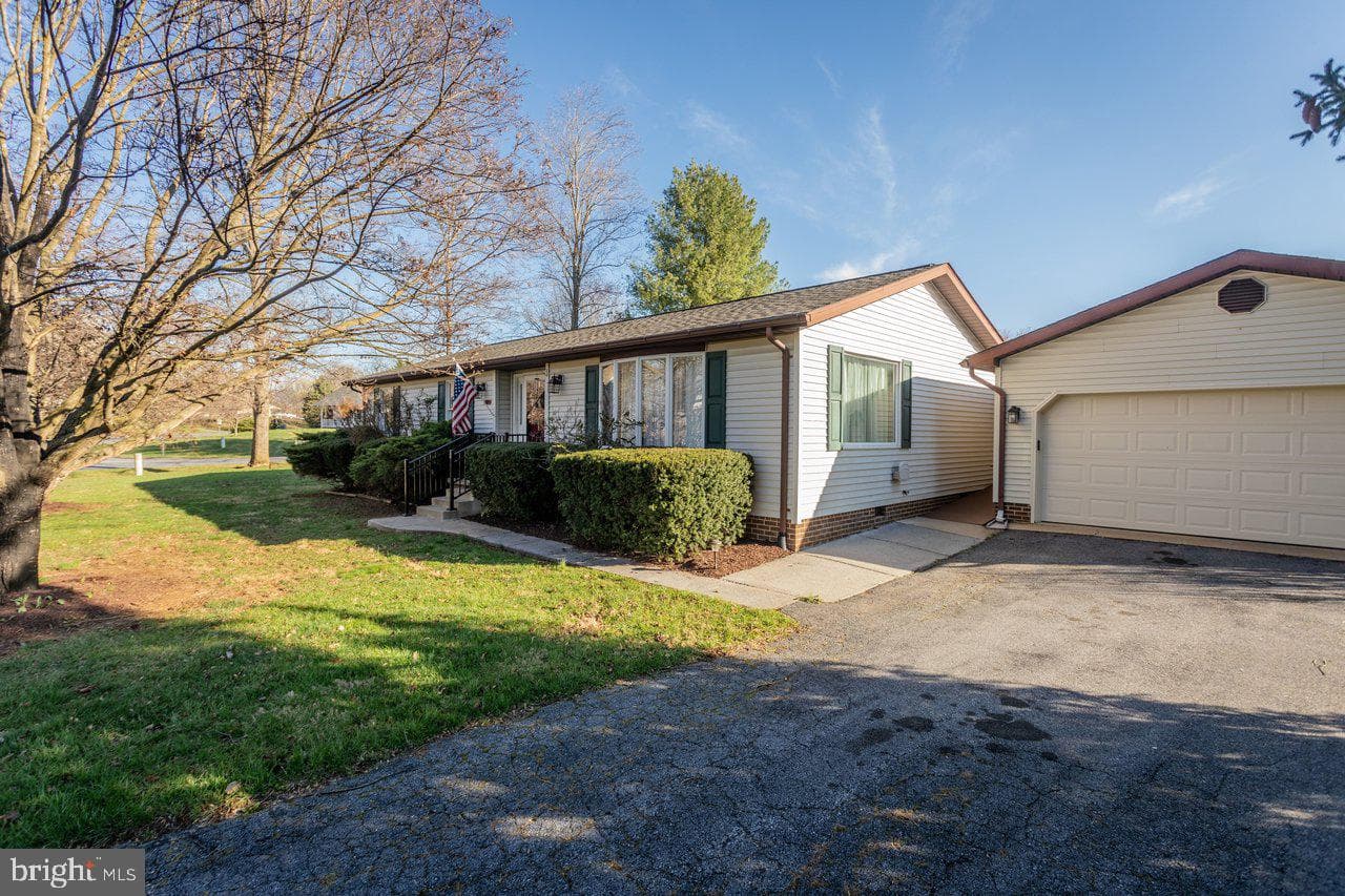 60 Marguerite Drive photo 46
