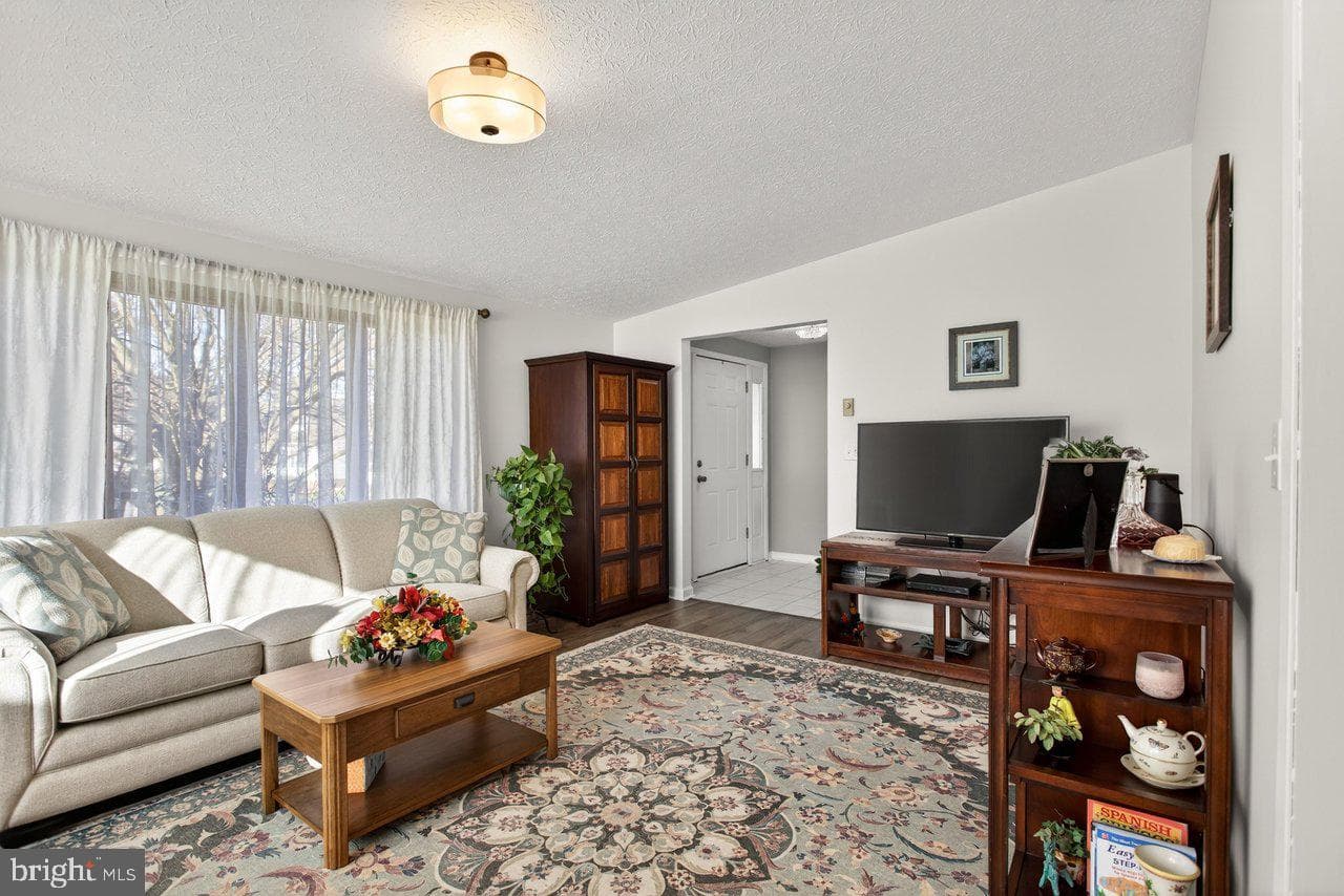 60 Marguerite Drive photo 9