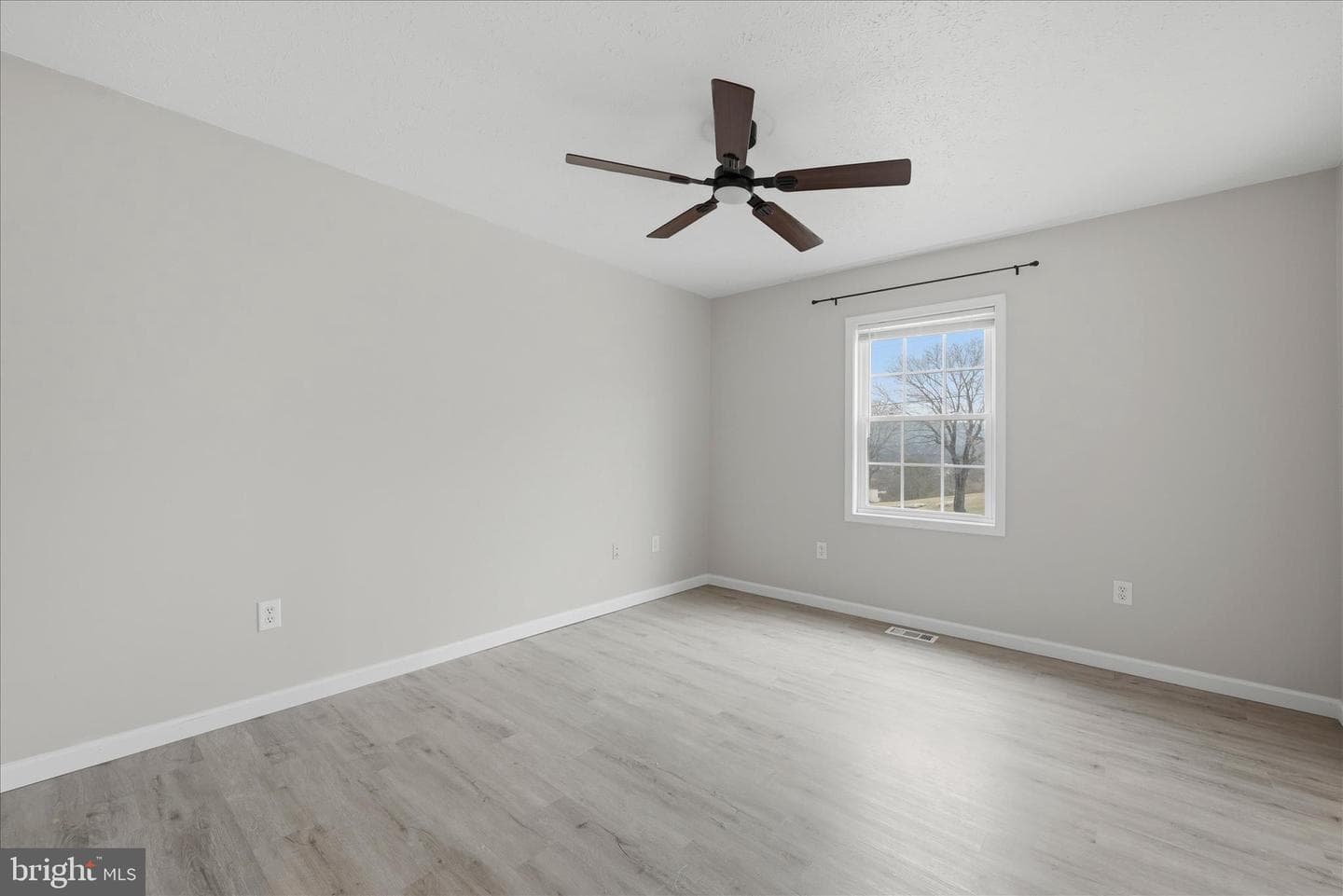 322 Alsberry Street photo 26