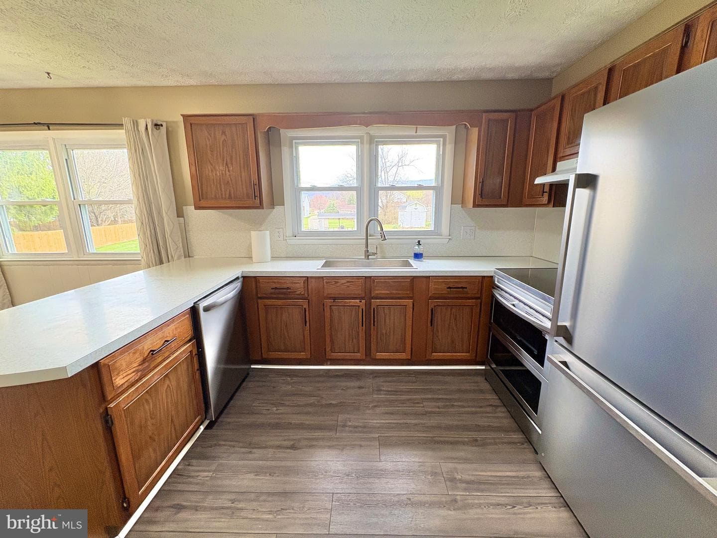 1604 S Ox Road photo 3