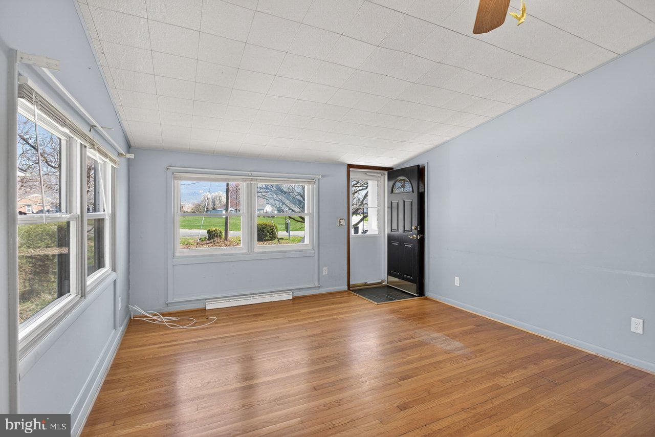 5233 Boxwood Drive photo 3