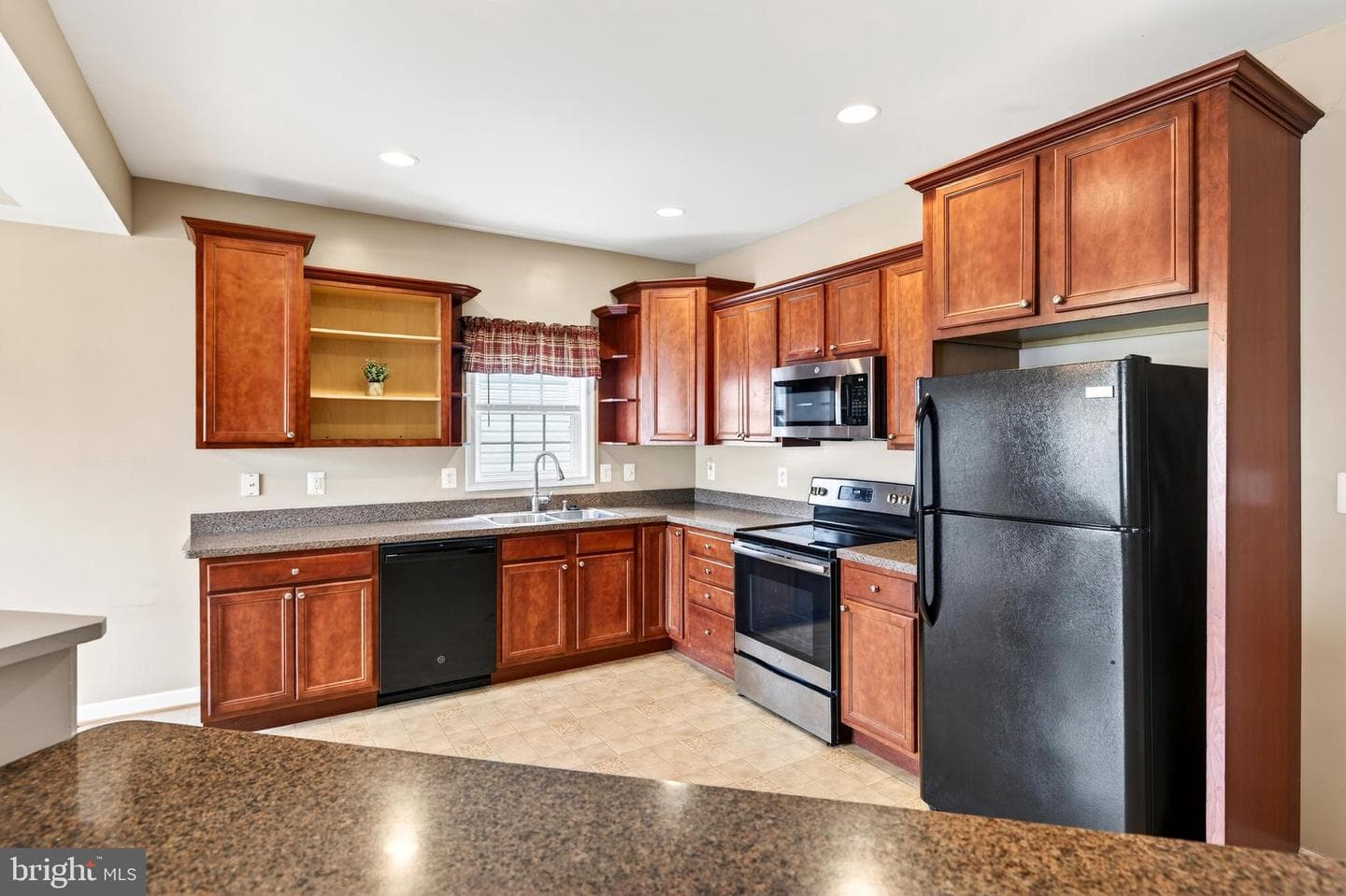 355 Hoover Road photo 2