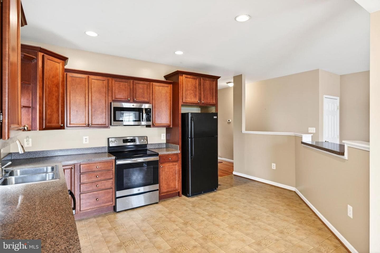 355 Hoover Road photo 3