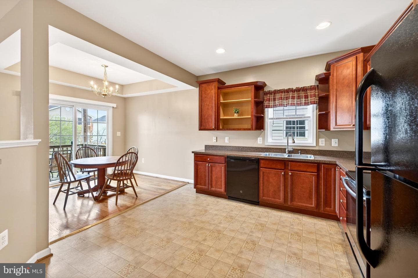 355 Hoover Road photo 4
