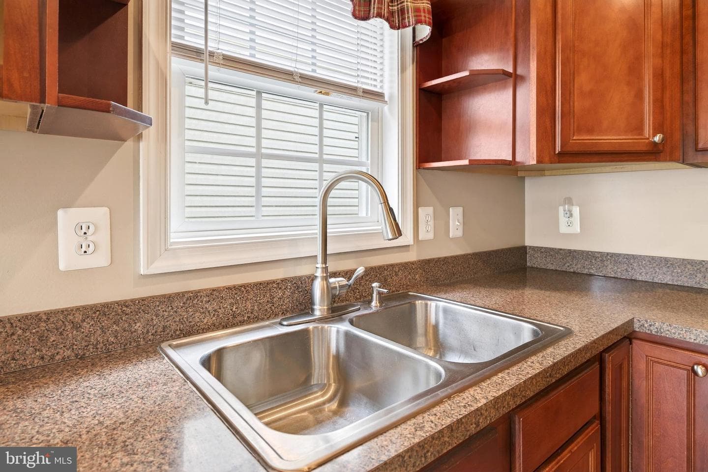 355 Hoover Road photo 6