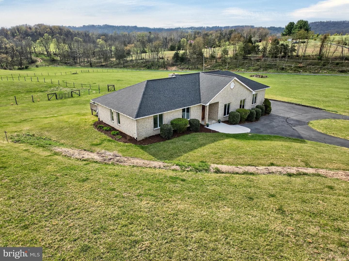 363 Davis Lane photo 7