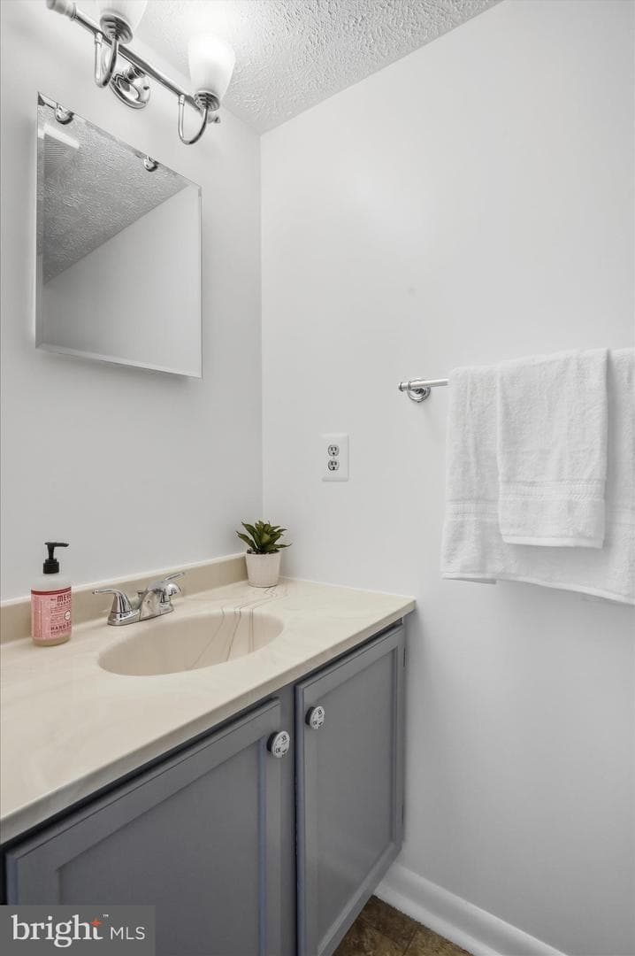 906 Hilltop Drive photo 11