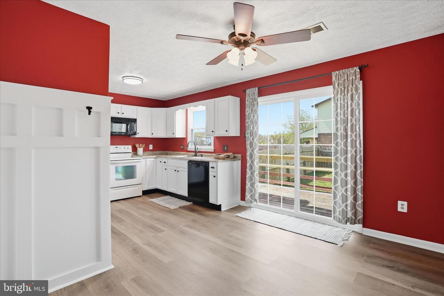 906 Hilltop Drive photo 9