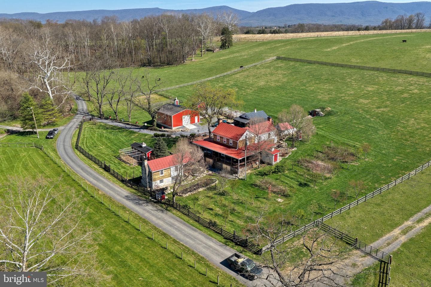 989 Swover Creek Road photo 1