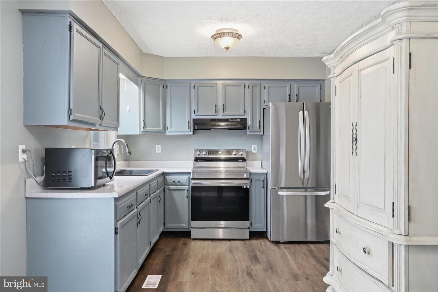 126 Greenleaf Road photo 3