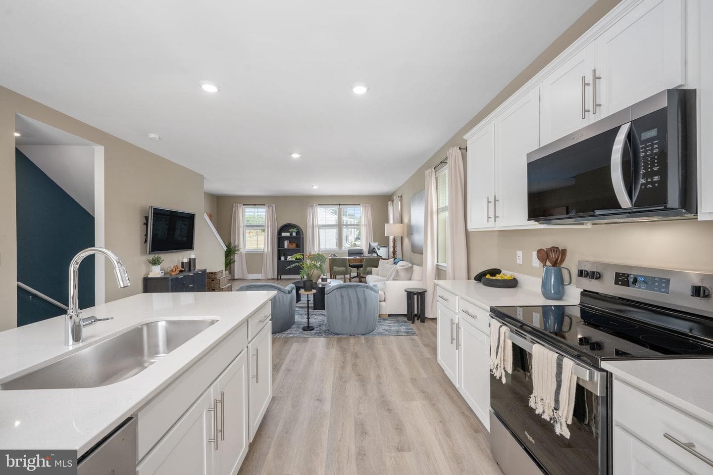 480 Sophie Street photo 15
