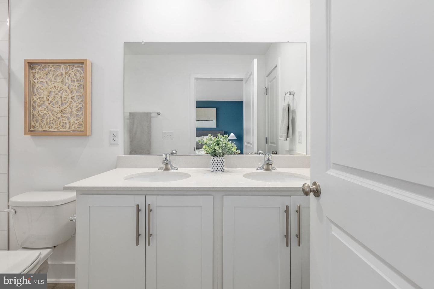 480 Sophie Street photo 34